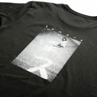 木下綾菜 25歳生誕記念Tシャツ 「止まれないTシャツ」 | MUNICAN